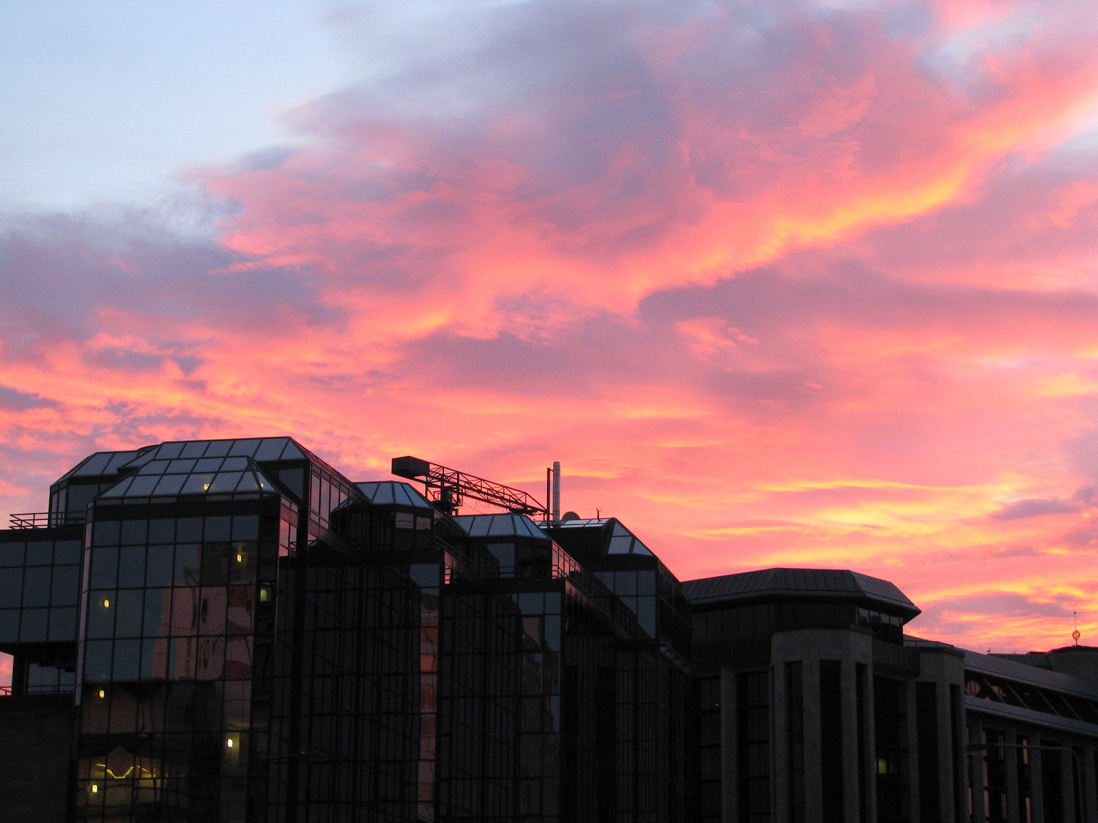 FTSE 100 Today: +1.83% Rise Impacts Edinburgh Investors